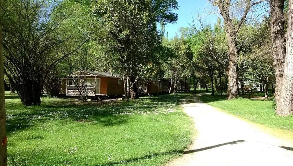 Camping Du Lion บูร์ก-แซ็ง-ต็องเดอ็อล ภายนอก รูปภาพ
